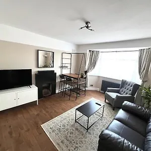 Apartment Spacious 3 Bed Sleeps 5 Near, Bournemouth